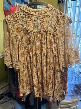 Buckle Gimmicks Boho Lace & Floral Peasant Top M - NWT